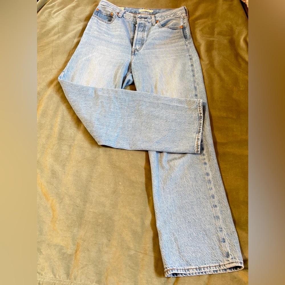 Levi’s Ribcage Ankle. Size 28. Classic Blue Women's Jeans